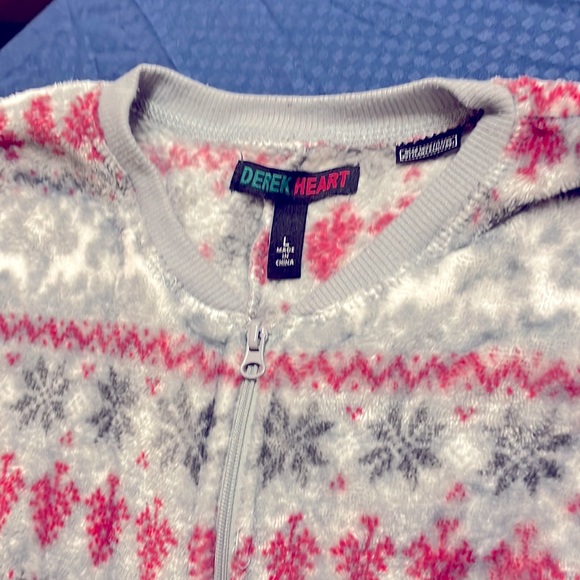 Derek Heart Boys Youth Large One Piece Pajamas. Ultra soft. Excellent condition. - Picture 3 of 4